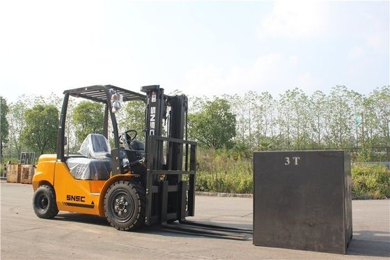 3000kg Diesel counterbalance 5000mm Lift Diesel bertenaga forklift