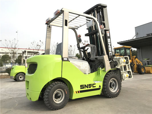 2000kgs Diesel Forklift Truk Disesuaikan 2 Tahap / 3 Tahap Mast
