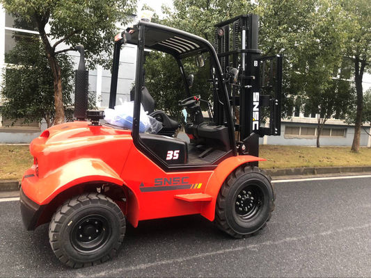 3000kg-5000kg 4wd Forklift Tanah Bergelombang Off Road Forklift Truk Lift