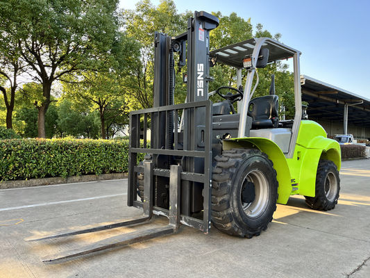 3000kg-5000kg 4wd Forklift Tanah Bergelombang Off Road Forklift Truk Lift